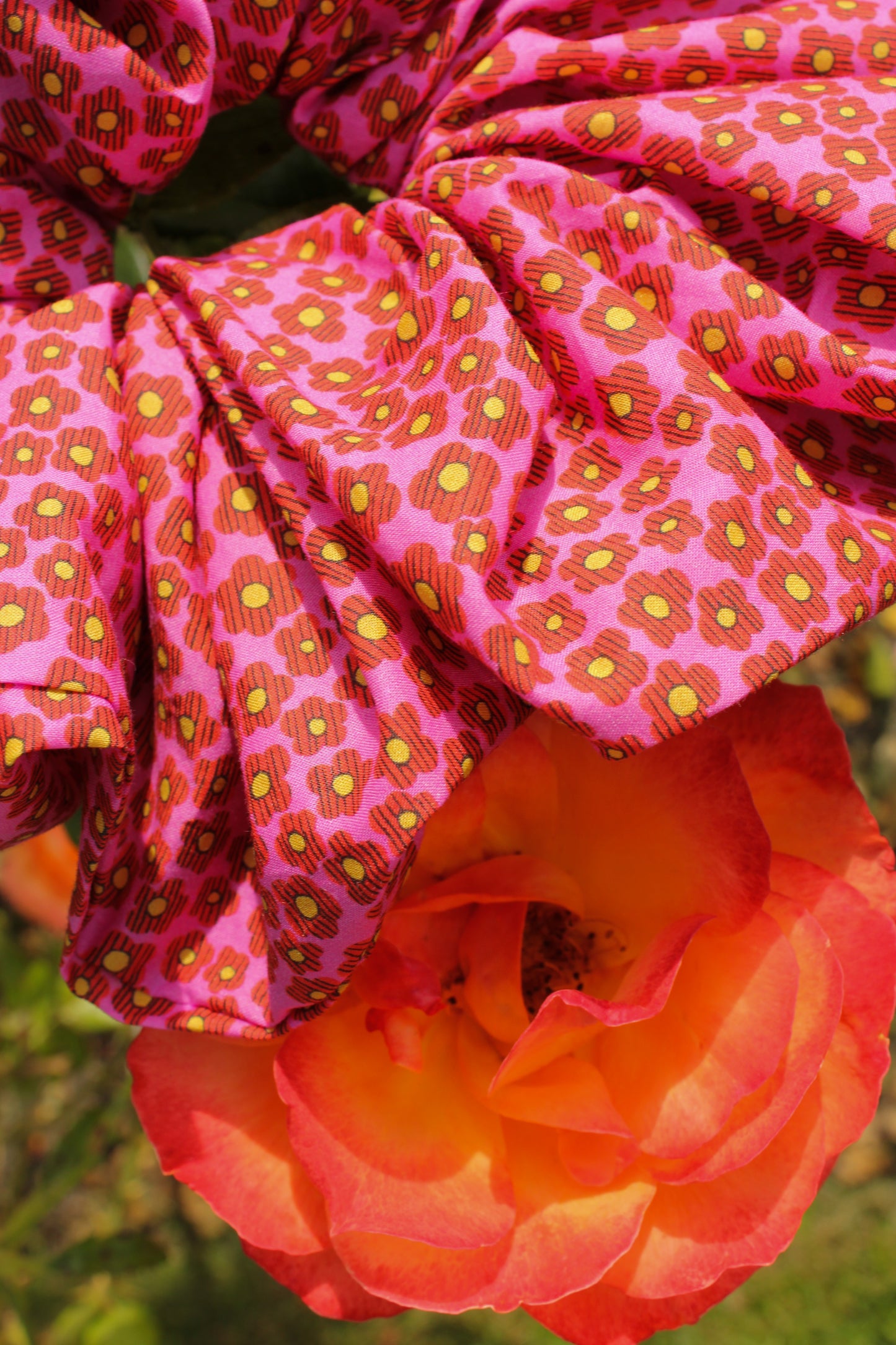 Meringue Scrunchie - Tiny Flower Field Pink