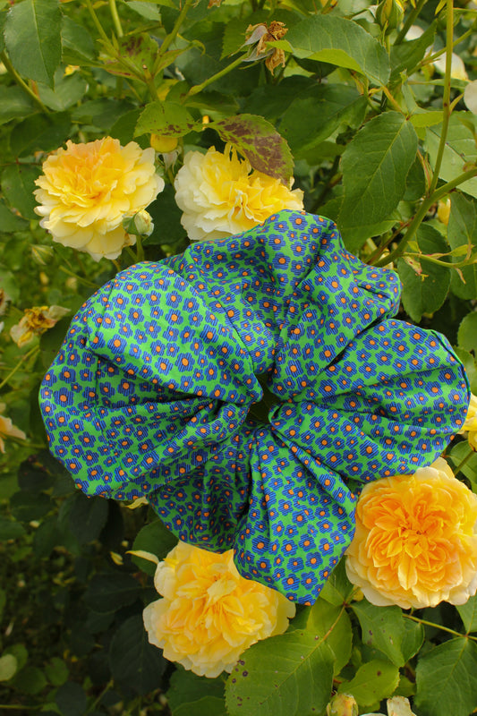 Meringue Scrunchie - Tiny Flower Field Green