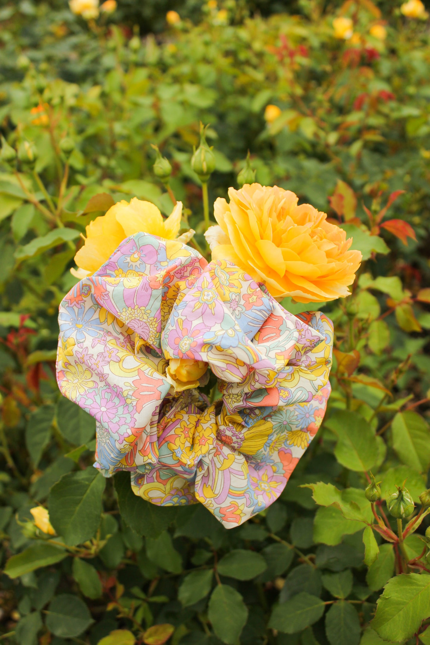 Meringue Scrunchie - Bleached Rainbow Flowers