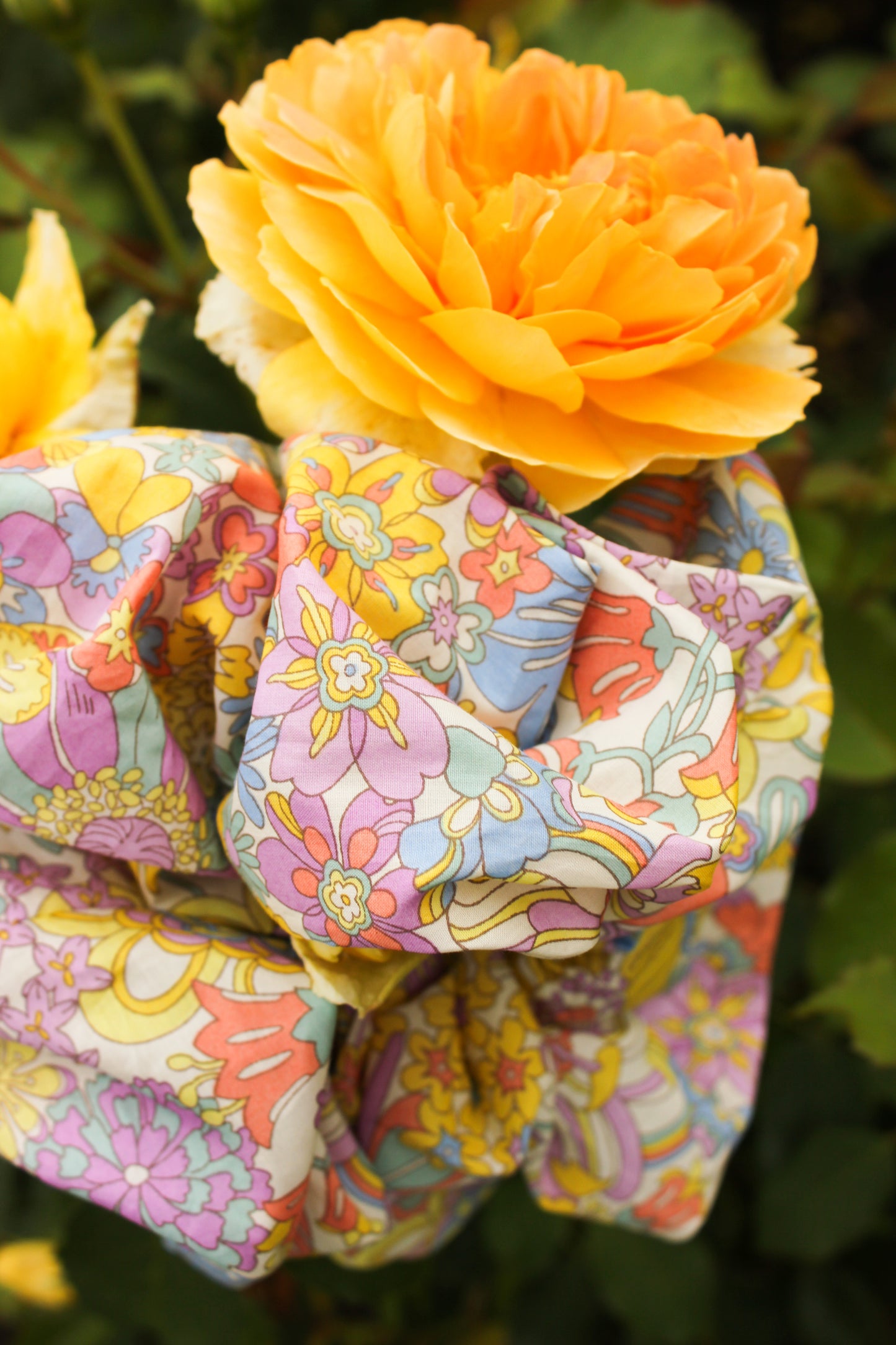 Meringue Scrunchie - Bleached Rainbow Flowers