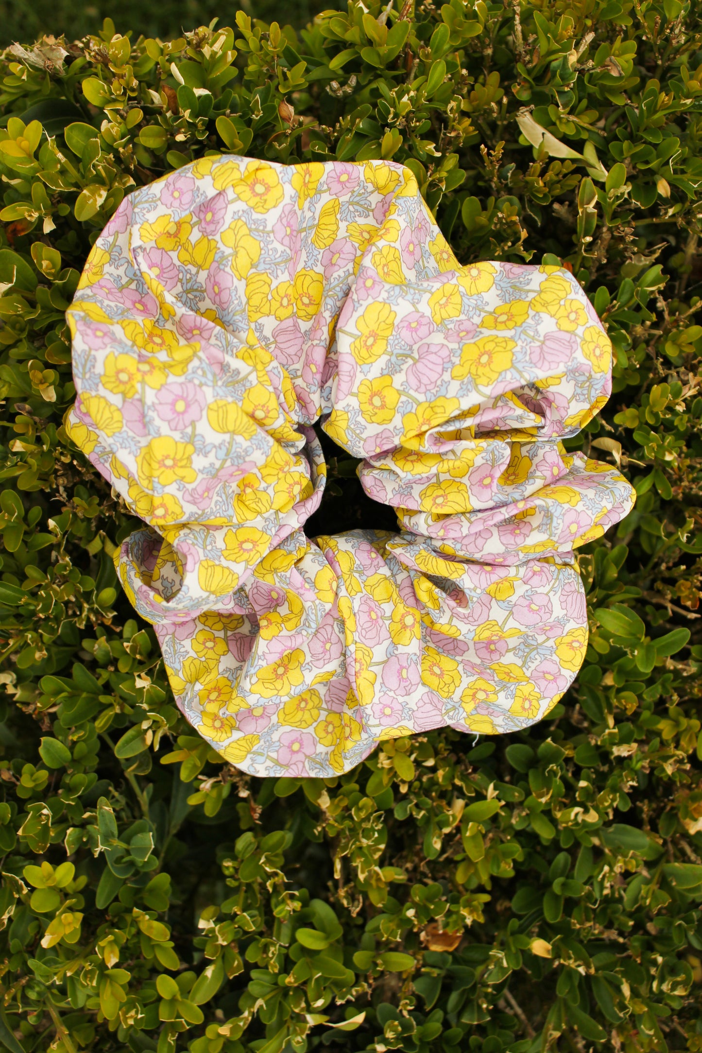 Meringue Scrunchie - Poppy Blossom