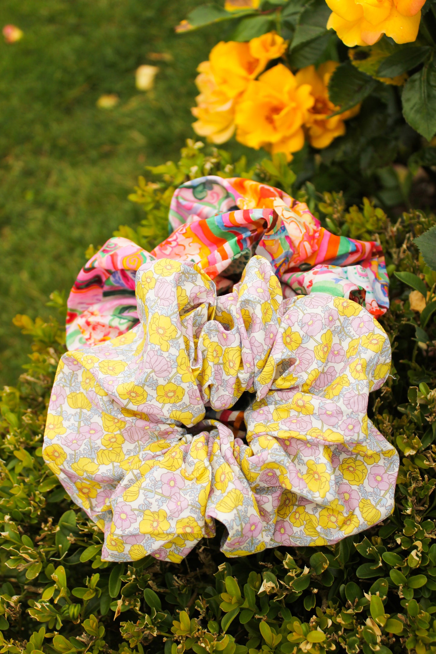 Meringue Scrunchie - Poppy Blossom